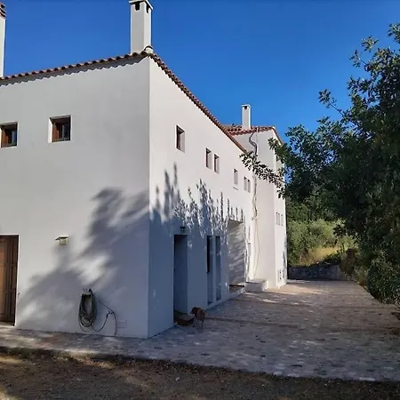 Amadeus Secluded Oasis Hosting Up To 12 Kyparíssion